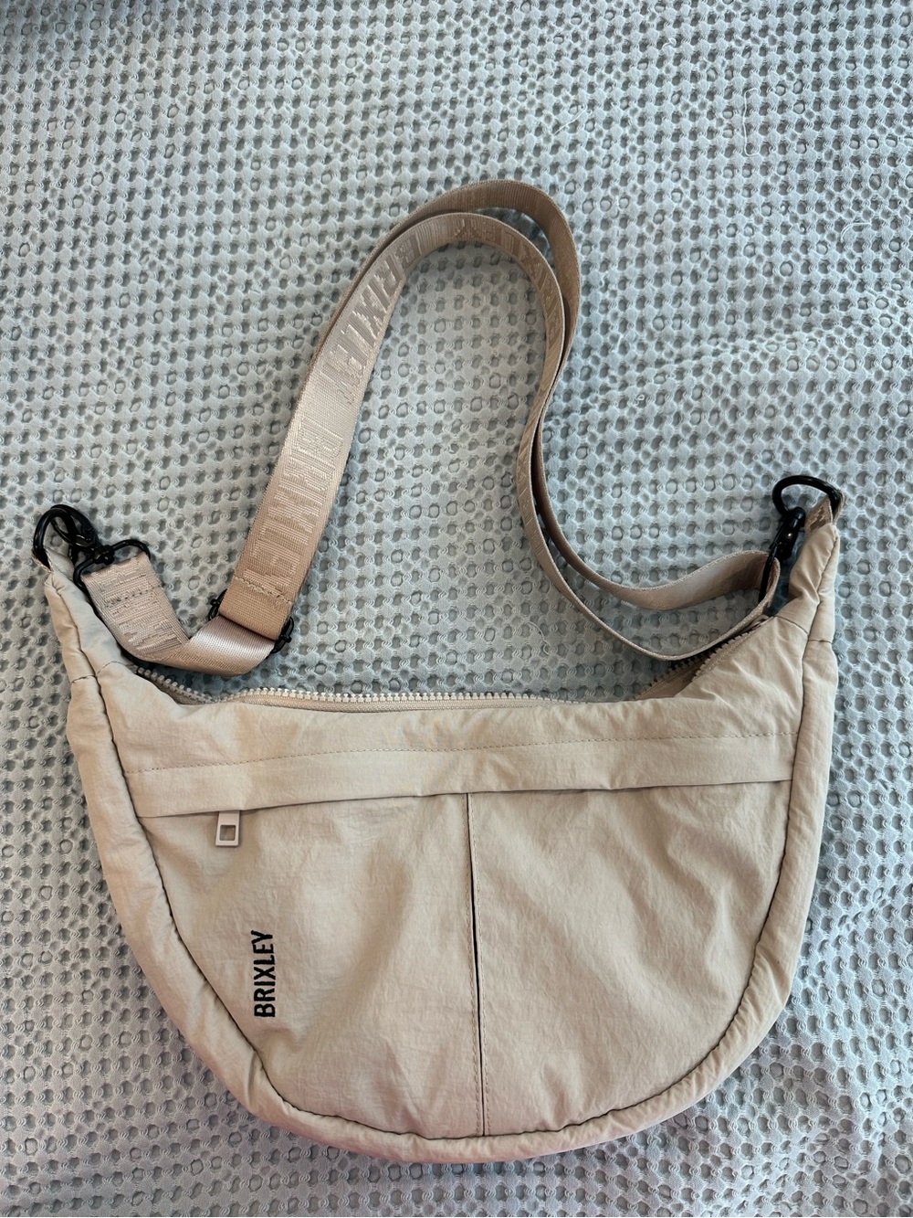 NWOT Brixley Crescent Bag in Vanilla Dream